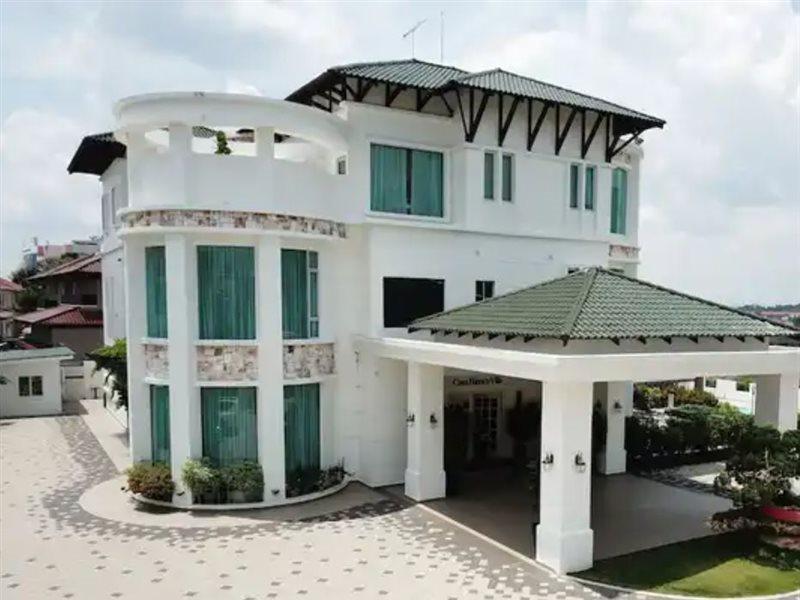 Casa Bianca Hotell Keluang Eksteriør bilde